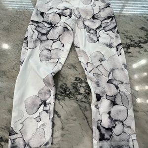 5 for $20 just live leggings, Capri length, size small, new without tags